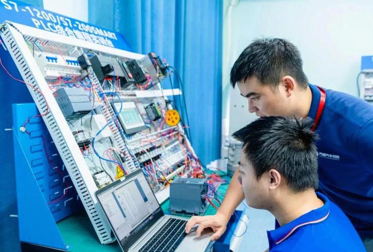 工業(yè)4.0時(shí)代 PLC是工廠維護(hù)的剛需，電工應(yīng)避開(kāi)系統(tǒng)集成、專(zhuān)注穩(wěn)定高殘